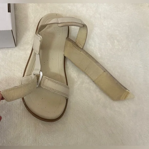 Teva Beige and Cream Footwear 🌴☀️ - Picture 6 of 6